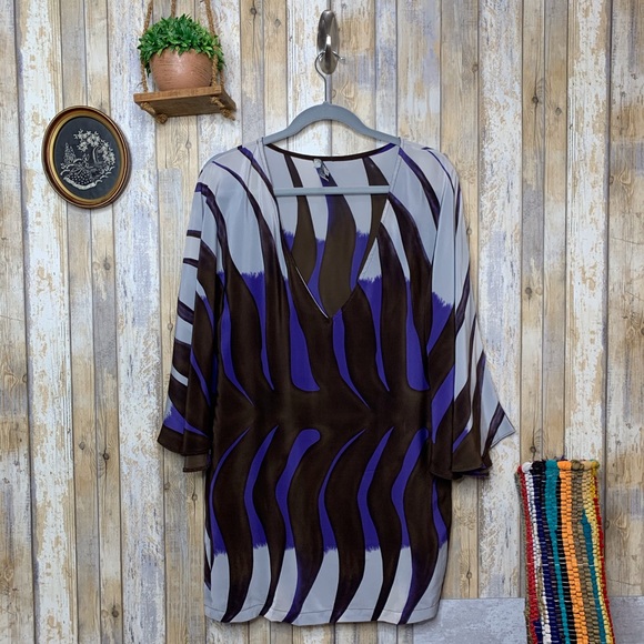 ramona la rue Tops - Ra Mona La Rue Abstract Silky V Neckline Blouse
